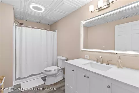 Bath - 8614 Jacaranda Dr, Dimondale, MI 48821 photo 3 of 3