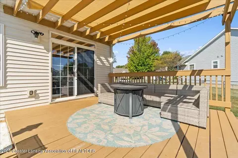 Exterior - 8614 Jacaranda Dr, Dimondale, MI 48821 photo 5 of 7