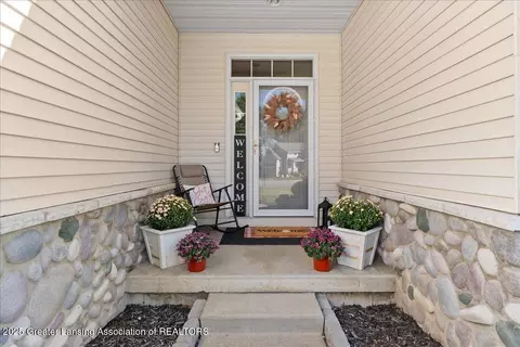 Exterior - 8614 Jacaranda Dr, Dimondale, MI 48821 photo 2 of 7