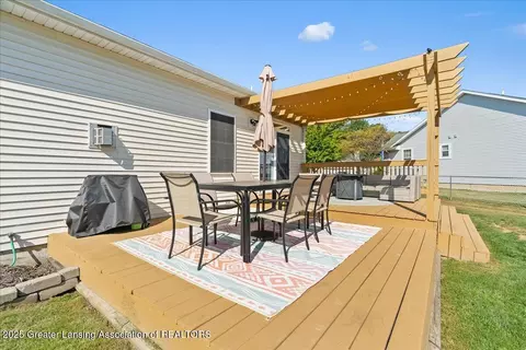 Exterior - 8614 Jacaranda Dr, Dimondale, MI 48821 photo 6 of 7