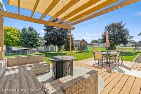 Exterior - 8614 Jacaranda Dr, Dimondale, MI 48821 photo 7 of 7