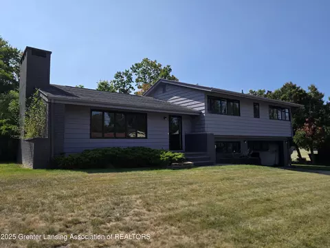 3809 Starlight Ln, Lansing, MI 48911