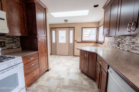 Entry Way - 243 Jackson St, Sunfield, MI 48890 photo 4 of 13