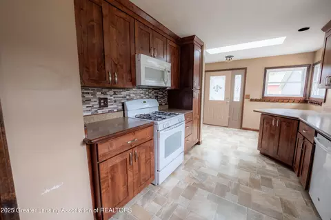 Entry Way - 243 Jackson St, Sunfield, MI 48890 photo 5 of 13