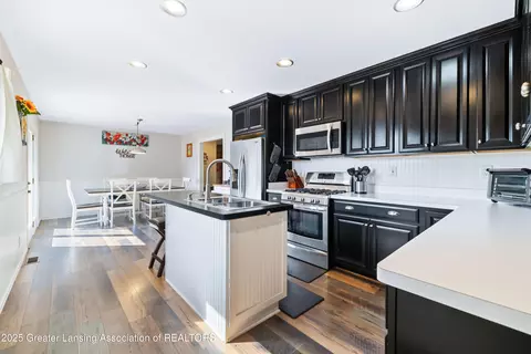 Kitchen - 5101 Bennett Rd, Jackson, MI 49201 photo 2 of 3