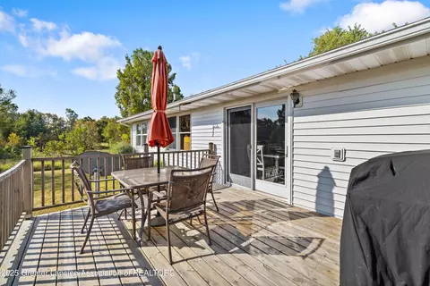Exterior - 5101 Bennett Rd, Jackson, MI 49201 photo 5 of 11