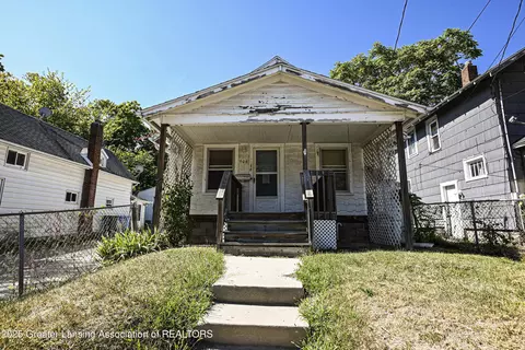 906 Bensch St, Lansing, MI 48912