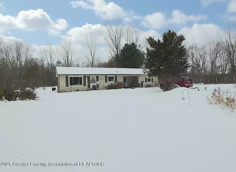 2598 Heeney Rd, Stockbridge, MI 49285