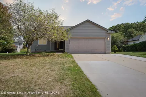 13717 Remington Dr, Bath, MI 48808