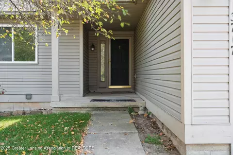 13717 Remington Dr, Bath, MI 48808 photo 2
