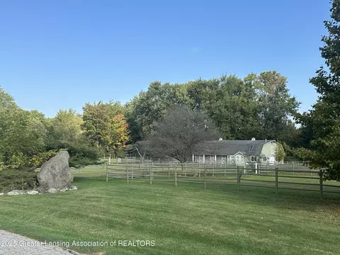 346 Wind N Wood Dr, Okemos, MI 48864