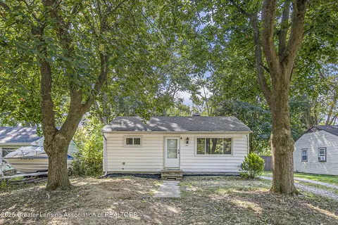 1311 Warwick Dr, Lansing, MI 48910