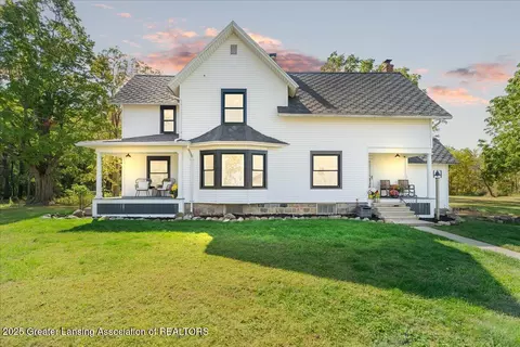 6717 N Royston Rd, Potterville, MI 48876