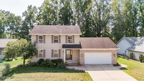 708 Fieldview Dr, Grand Ledge, MI 48837