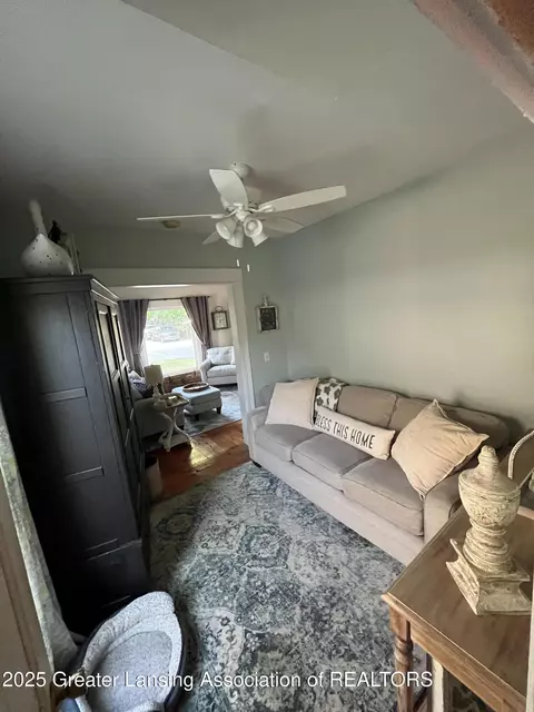 Entry Way - 219 N Sycamore St, Marshall, MI 49068 photo 1 of 1