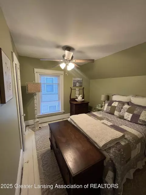 Bedroom - 219 N Sycamore St, Marshall, MI 49068 photo 2 of 5
