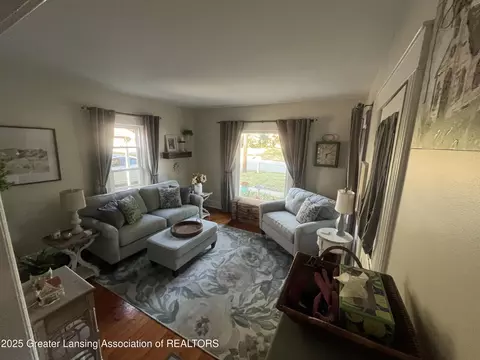 Living - 219 N Sycamore St, Marshall, MI 49068 photo 1 of 3