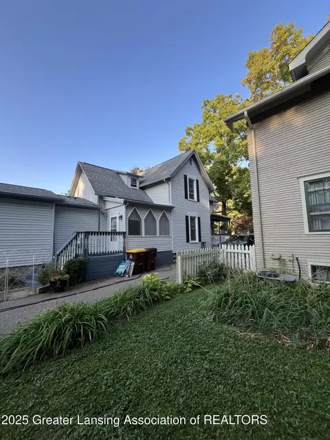 Exterior - 219 N Sycamore St, Marshall, MI 49068 photo 3 of 10