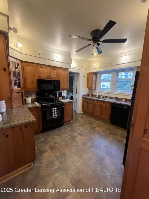 Kitchen - 219 N Sycamore St, Marshall, MI 49068 photo 1 of 2