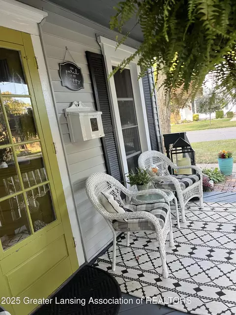 Exterior - 219 N Sycamore St, Marshall, MI 49068 photo 5 of 10