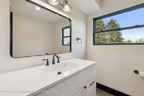 Bath - 1551 E Lovejoy Rd, Perry, MI 48872 photo 1 of 4