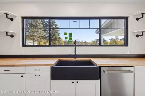 Kitchen - 1551 E Lovejoy Rd, Perry, MI 48872 photo 1 of 2
