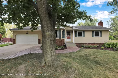 5576 Eugene Dr, Dimondale, MI 48821 photo 3