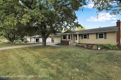 5576 Eugene Dr, Dimondale, MI 48821 photo 4