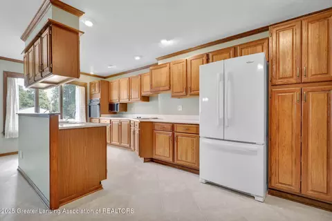 5576 Eugene Dr, Dimondale, MI 48821 photo 17