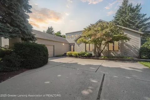 1165 Whittier Dr, East Lansing, MI 48823