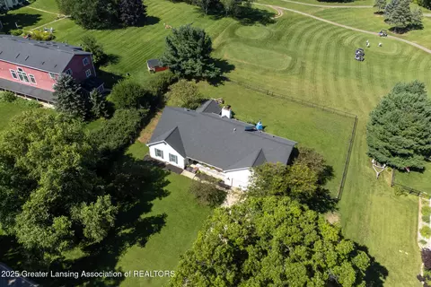 10464 Hankerd Rd, Pleasant Lake, MI 49272