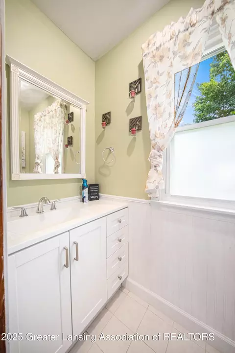 Bath - 5243 S Boulder St, Jackson, MI 49201 photo 1 of 3
