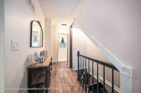 Entry Way - 5243 S Boulder St, Jackson, MI 49201 photo 2 of 2
