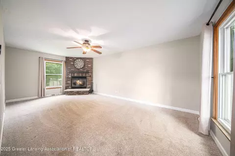 Living - 5243 S Boulder St, Jackson, MI 49201 photo 1 of 4