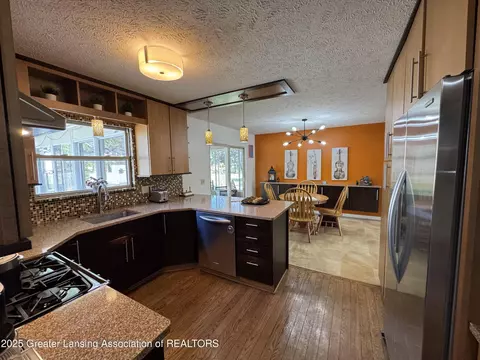 Kitchen - 3990 Camperdown Dr, Lansing, MI 48911 photo 2 of 2