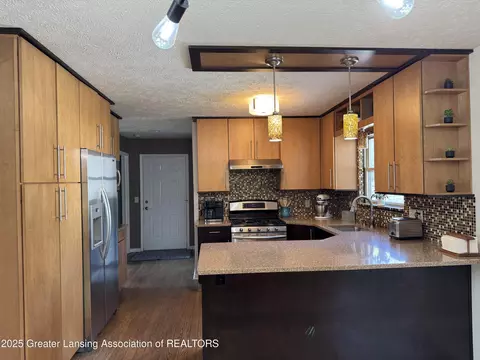 Kitchen - 3990 Camperdown Dr, Lansing, MI 48911 photo 1 of 2