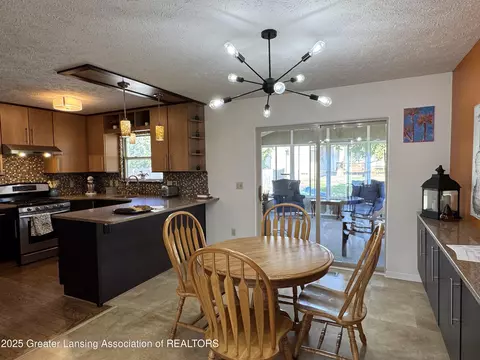 Dining - 3990 Camperdown Dr, Lansing, MI 48911 photo 2 of 2