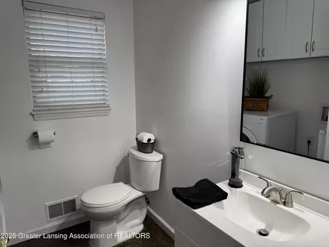 Bath - 3990 Camperdown Dr, Lansing, MI 48911 photo 2 of 3