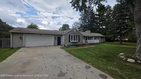 10118 Stoll Rd, Haslett, MI 48840