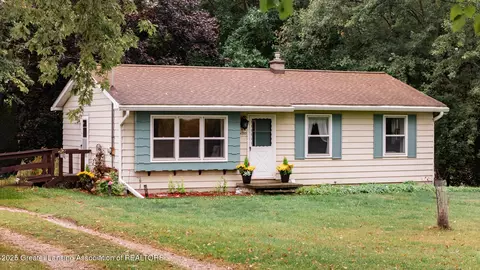 4755 Carlisle Hwy, Charlotte, MI 48813
