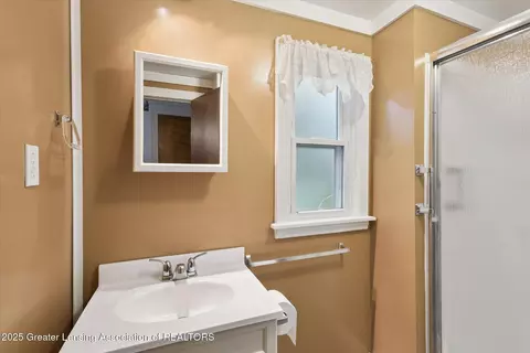 Bath - 508 W 3rd St, Charlotte, MI 48813 photo 1 of 2
