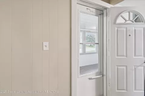 Entry Way - 508 W 3rd St, Charlotte, MI 48813 photo 1 of 2