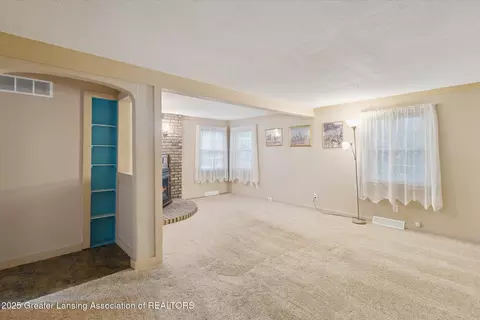 Living - 508 W 3rd St, Charlotte, MI 48813 photo 1 of 3
