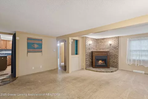 Living - 508 W 3rd St, Charlotte, MI 48813 photo 2 of 3