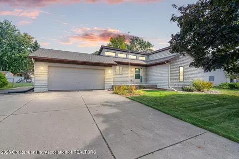 1041 Camden Dr, Lansing, MI 48917