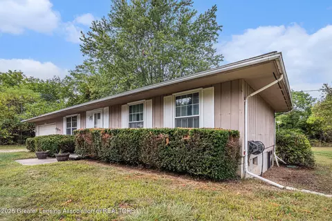 13360 N Territorial Rd, Gregory, MI 48137