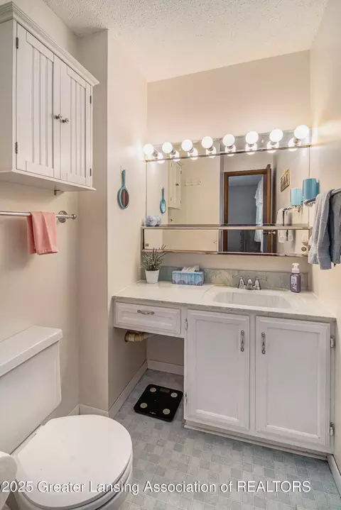 Bath - 13360 N Territorial Rd, Gregory, MI 48137 photo 1 of 2