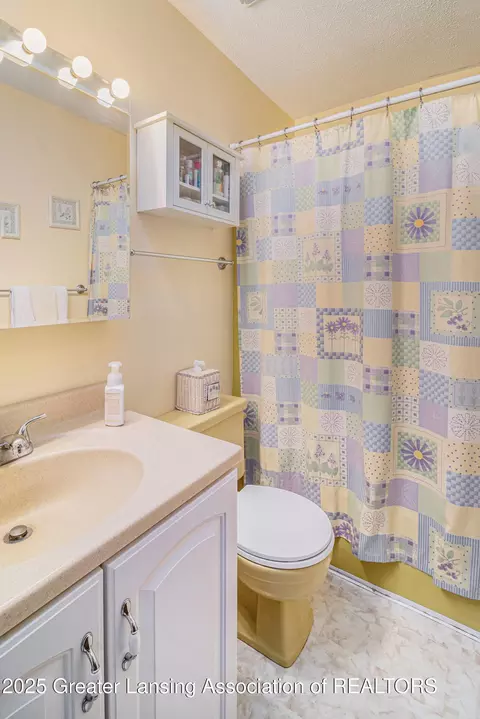 Bath - 13360 N Territorial Rd, Gregory, MI 48137 photo 2 of 2