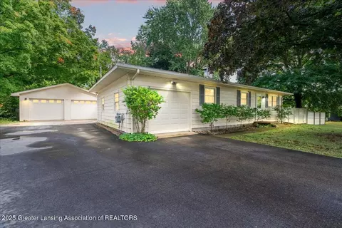 613 Forest St, Eaton Rapids, MI 48827