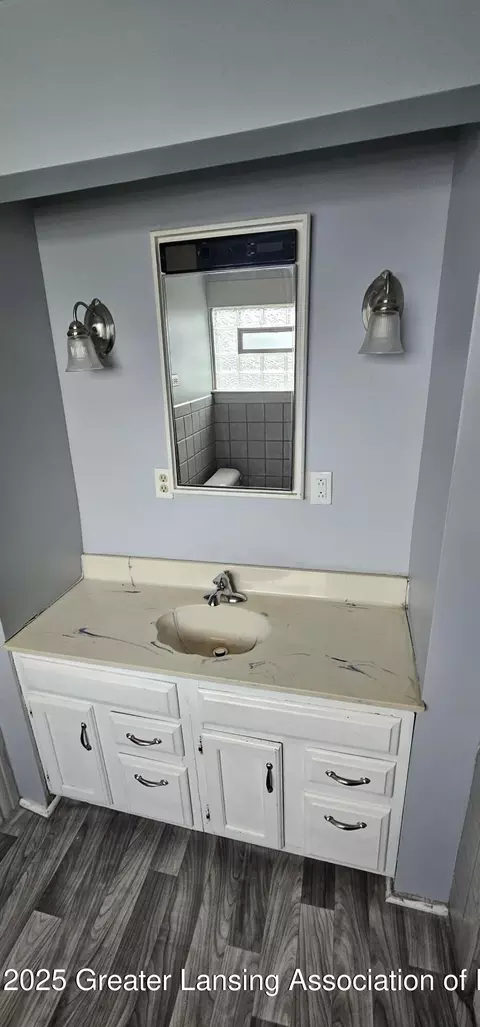 Bath - 302 S 8th St, Lansing, MI 48912 photo 2 of 2